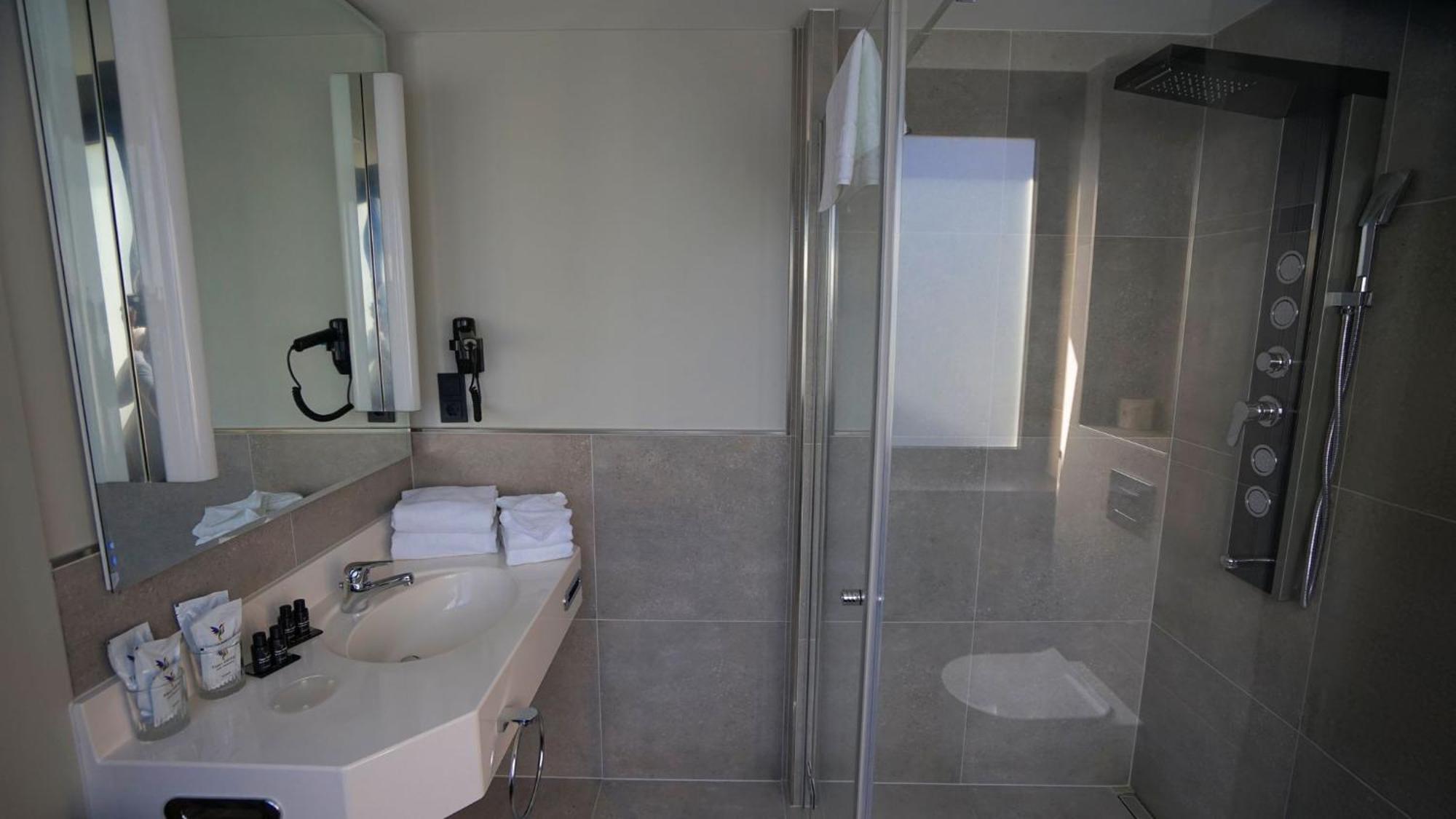 Tibet Hotel Am Airport Duesseldorf-Ράτινγκεν Εξωτερικό φωτογραφία